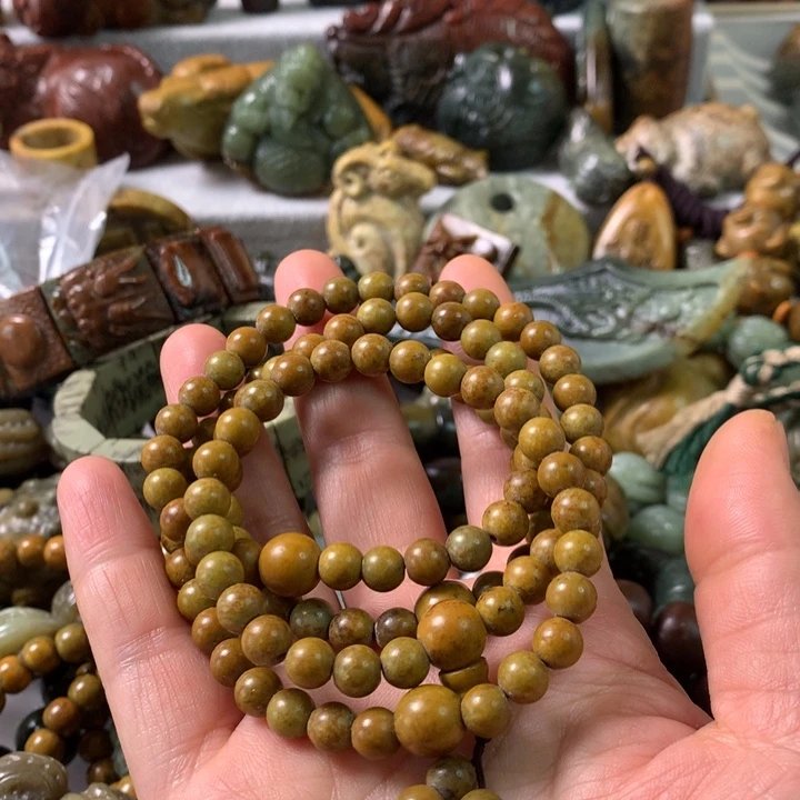 未镶嵌岫岩河磨玉（透闪石质玉）把件