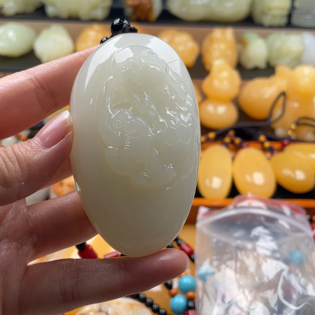 q***.石材天然古青石手把件