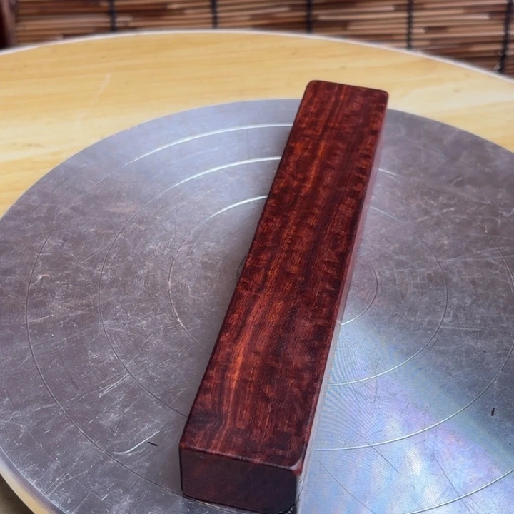 大叶紫檀（黑酸枝木类）