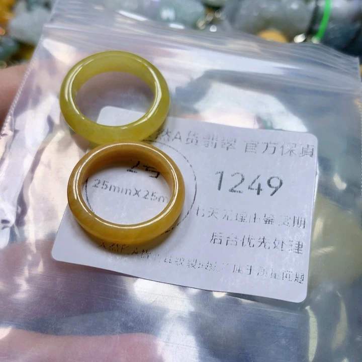 翡翠未镶嵌颈饰玲*妃翡翠