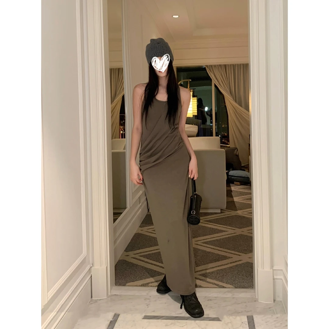 显瘦褶皱吊带连衣裙女初春法式无袖高级感收腰针织长裙