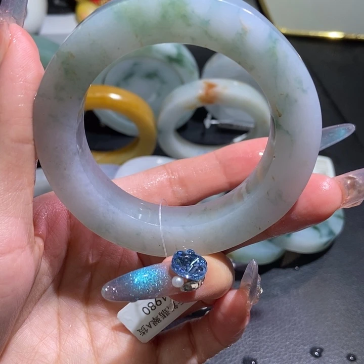 定制翡翠未镶嵌手镯定制