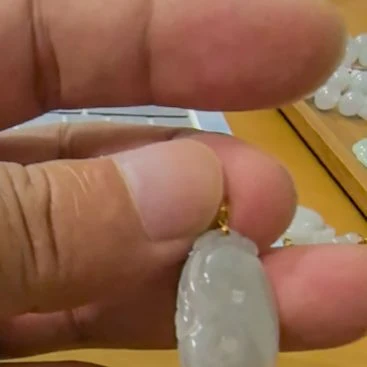 秋***翡翠18K金镶嵌颈饰