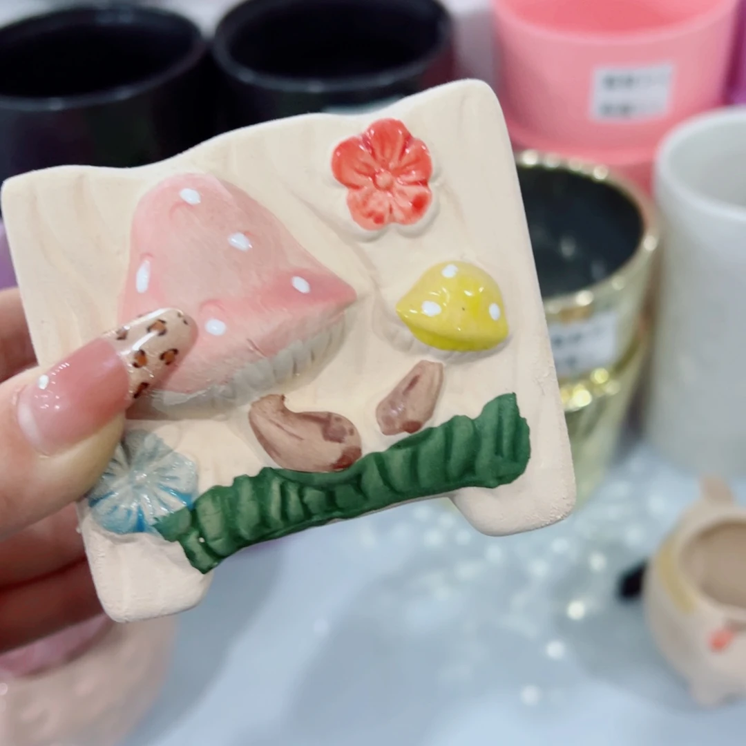 有孔，陶瓷花盆满10米包邮发货。