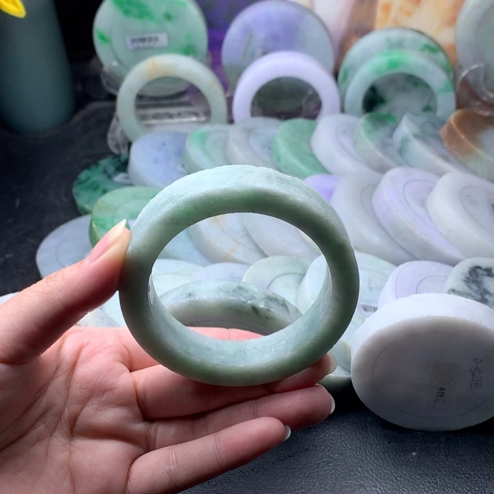 定制翡翠未镶嵌手镯