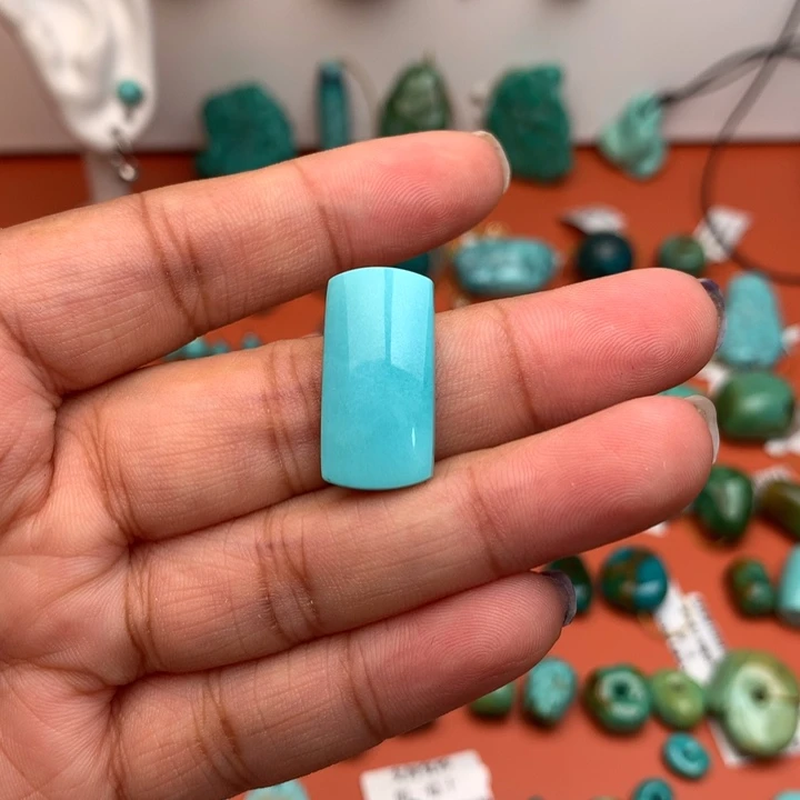 王***观绿松石未镶嵌珠宝奇石