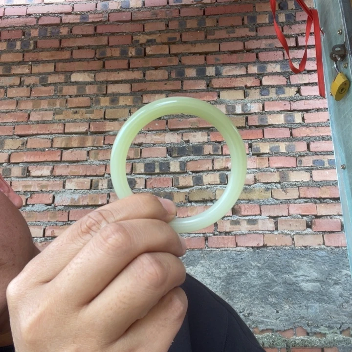 秘***鲁玉翠色圆条手镯001