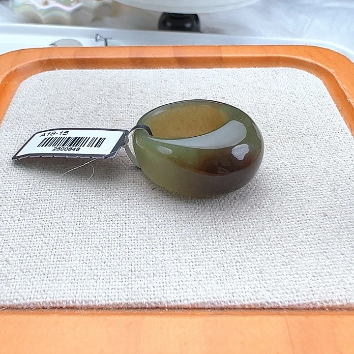 未镶嵌戒指和田玉（糖玉）港15