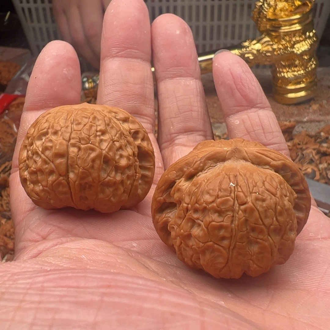 文玩核桃把件戴*38尺寸血麒麟