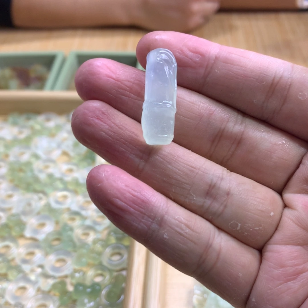 蛇纹石玉未镶嵌吊坠