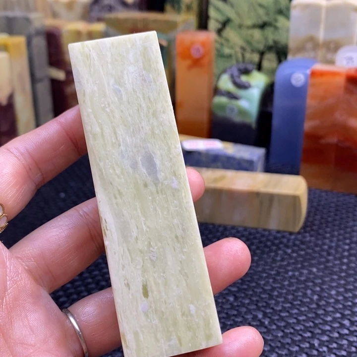 云南石闲***舞青田石印章石