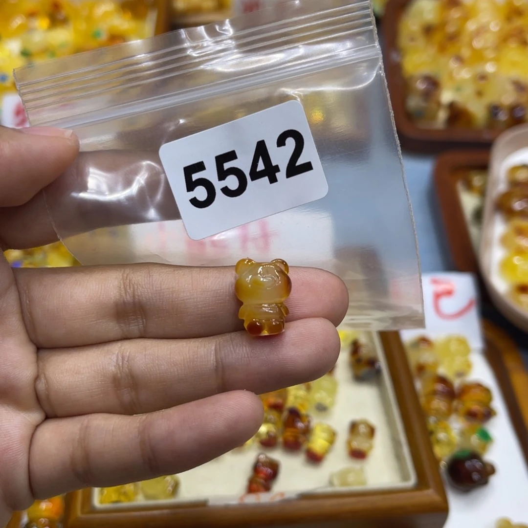 琥珀珠宝奇石未镶嵌