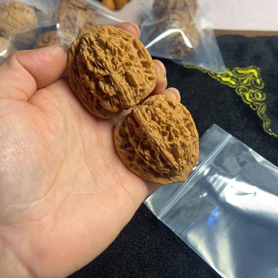 吊坠桃核虎头核桃100