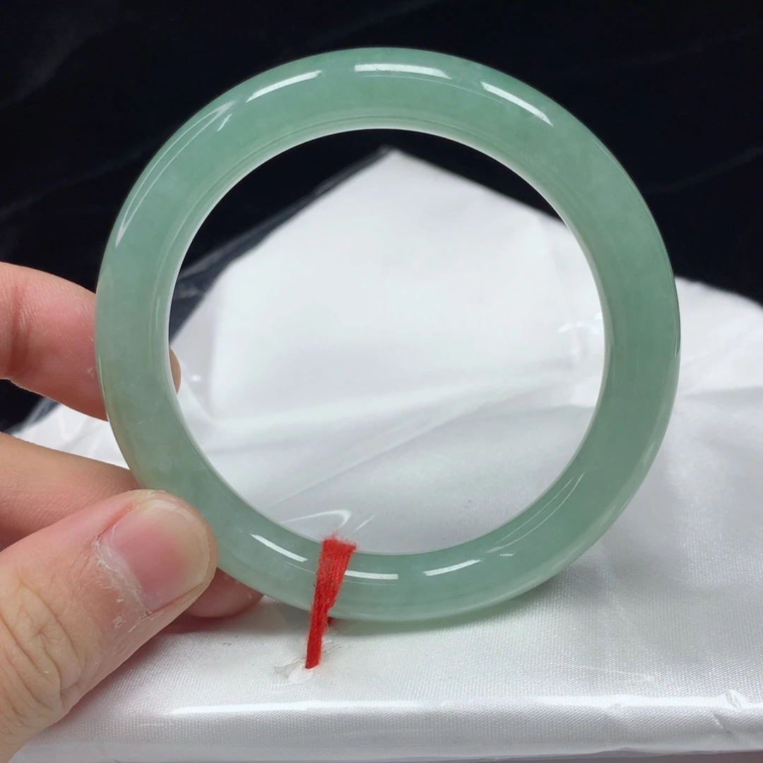 翡翠手镯（圆镯）未镶嵌55.7