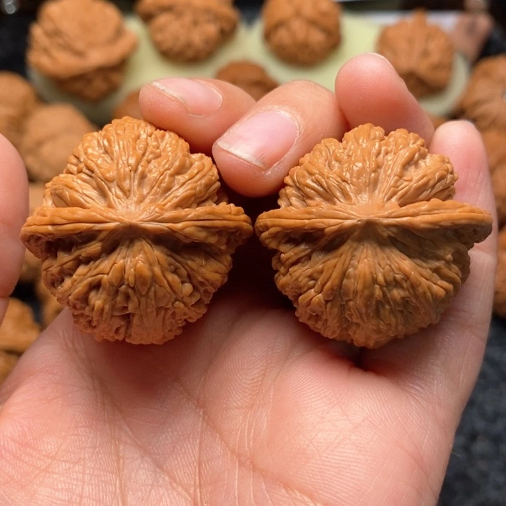 文玩核桃把件观**涛野生红宝石35