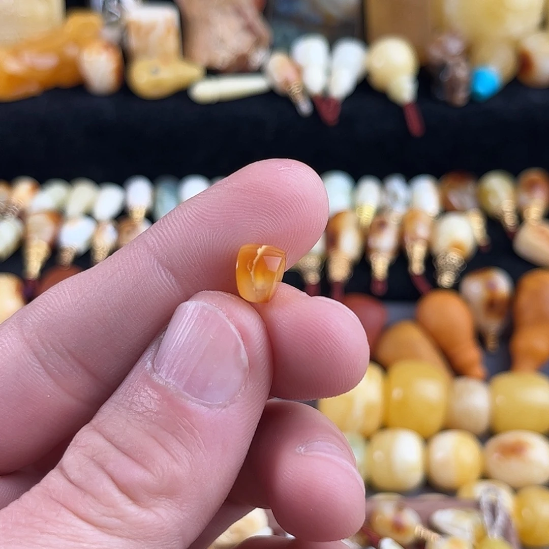 蜜蜡未镶嵌珠宝奇石