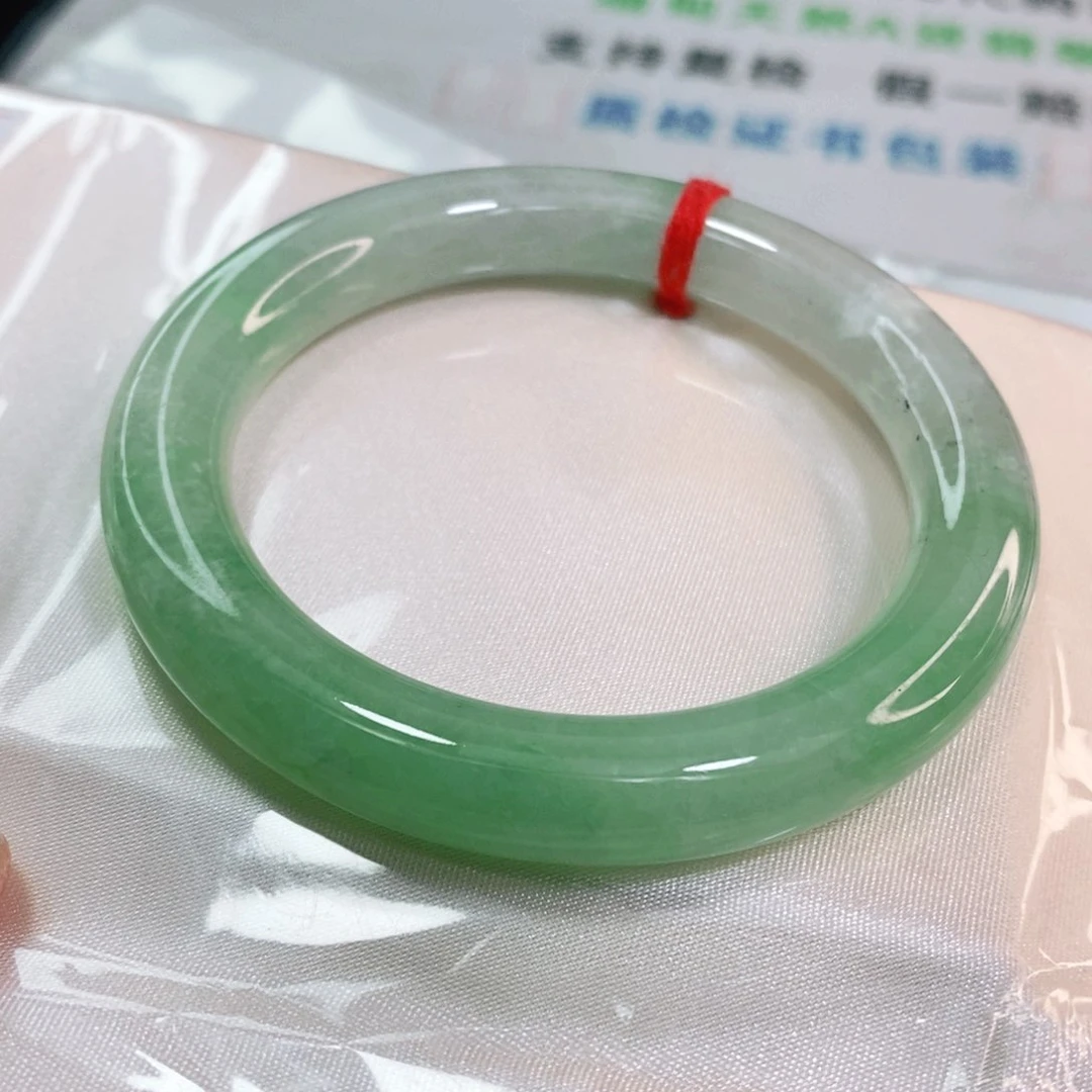 翡翠手镯未镶嵌53.3圈口圆条