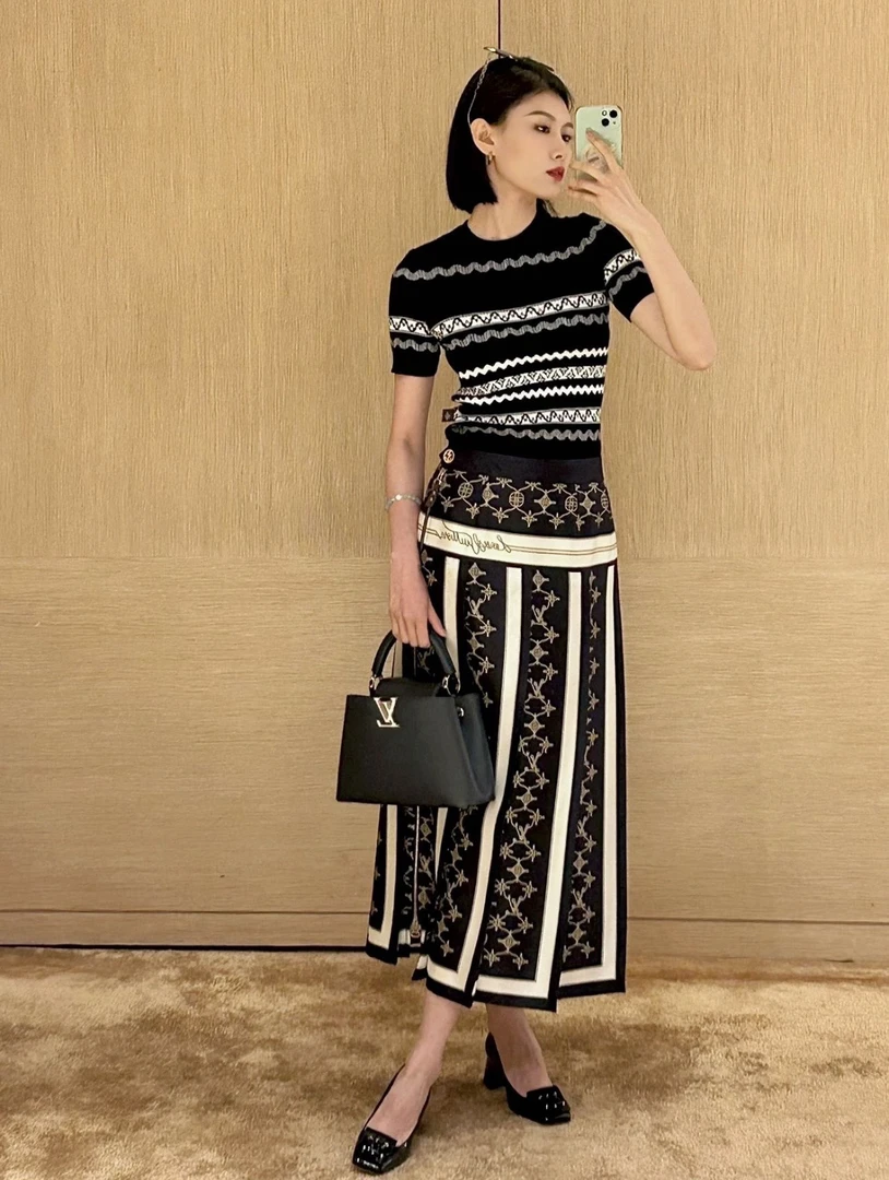 全新未使用 LouisVuitton/路易威登 波浪条纹针织上衣M码01529