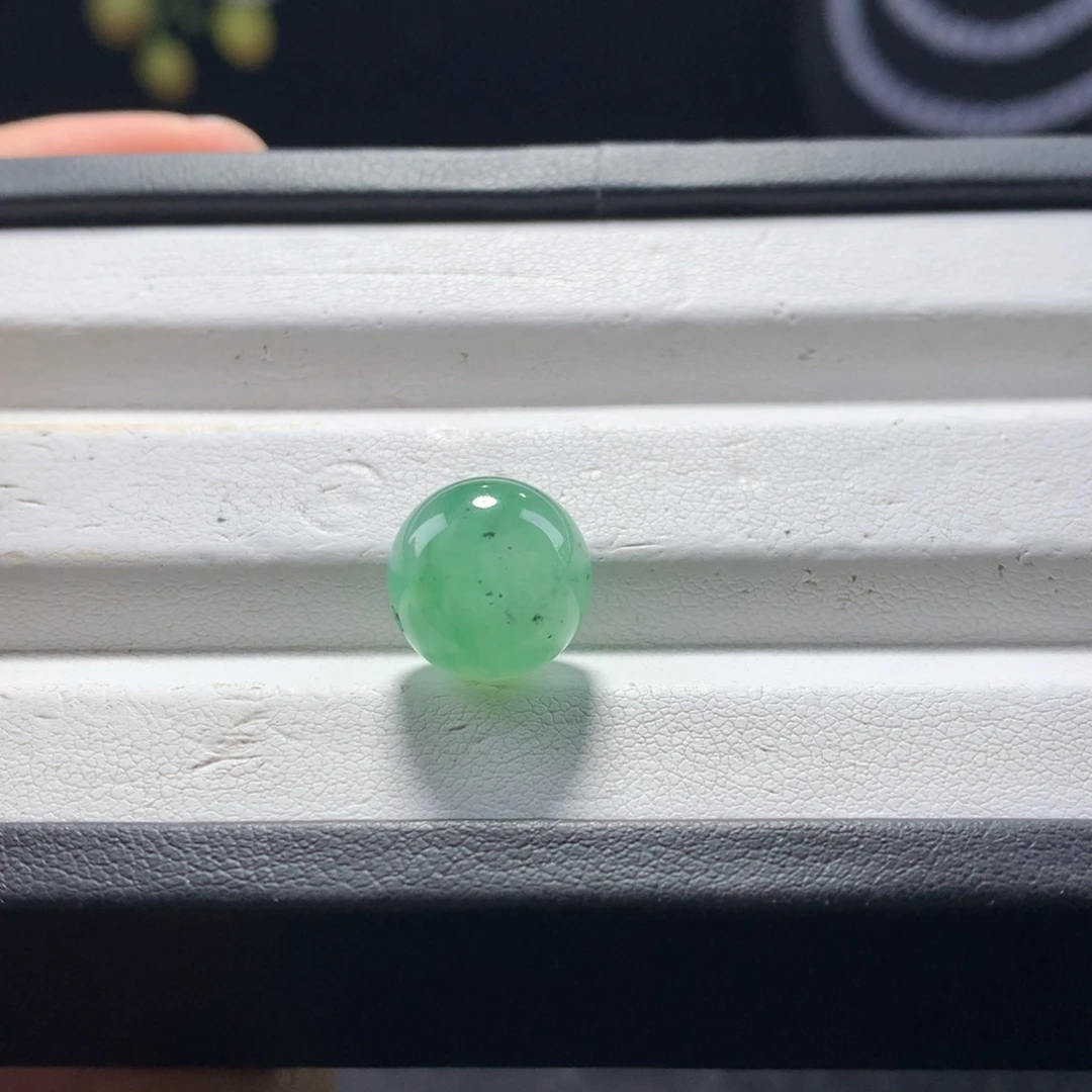 未镶嵌手串翡翠卡12翠绿（带乌鸡）