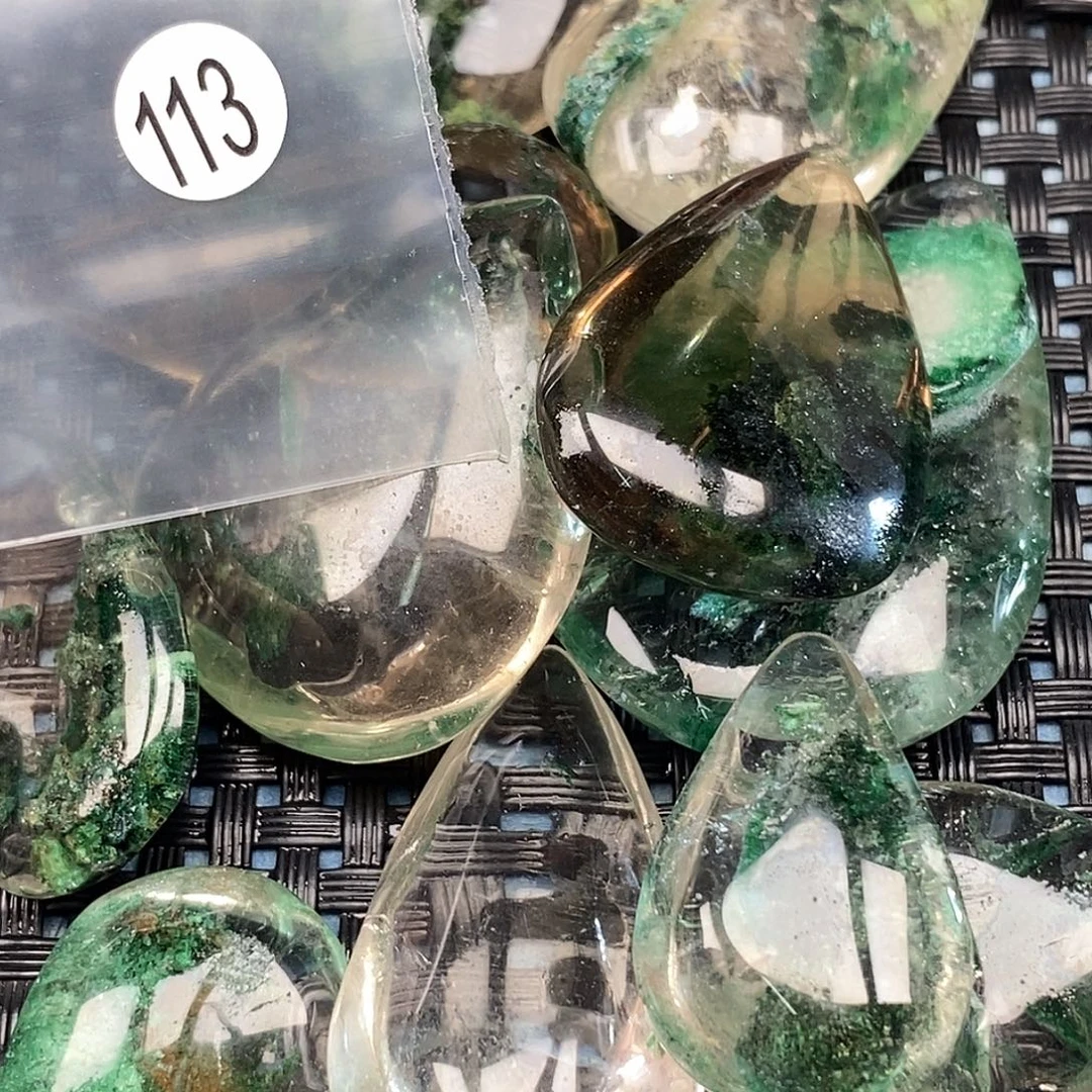 丫***丫未镶嵌水晶吊坠(不含链)