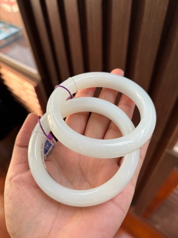 9068 和田玉羊脂白玉手镯  多样性发其一