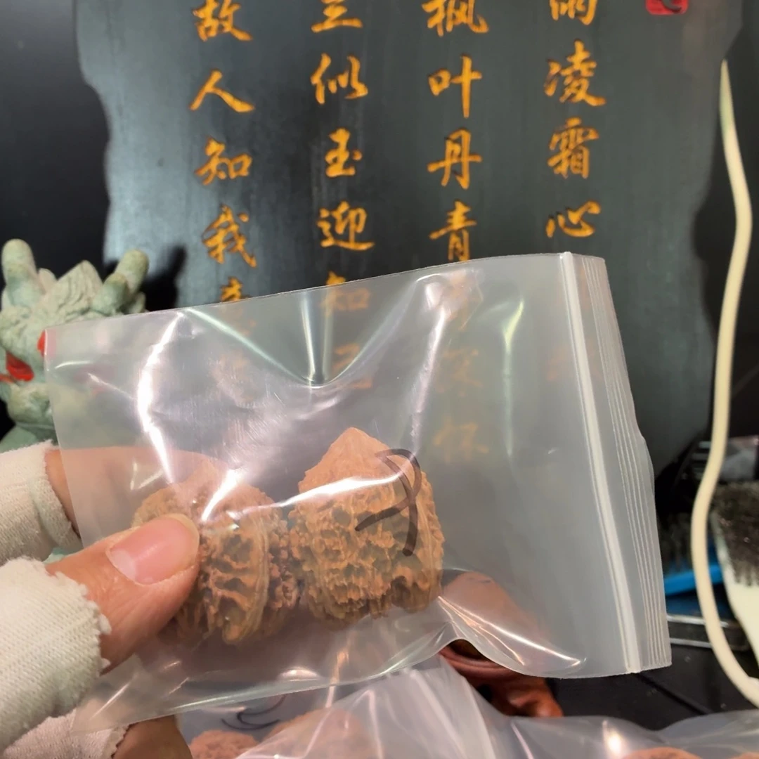吊坠桃核满天星5元