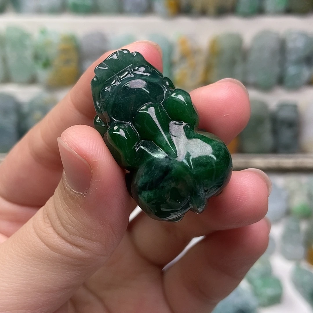 翡翠未镶嵌吊坠(赠链)