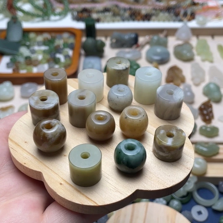 颈饰未镶嵌和田玉一个