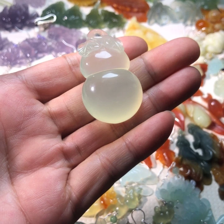 蛇纹石玉未镶嵌耳坠挂件