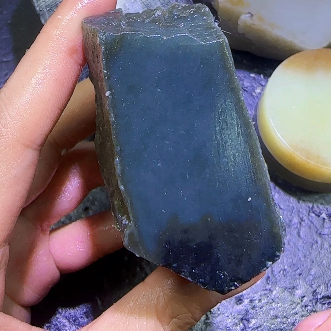 和田玉未镶嵌珠宝半成品