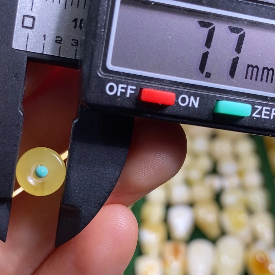 蜜蜡未镶嵌裸石配饰