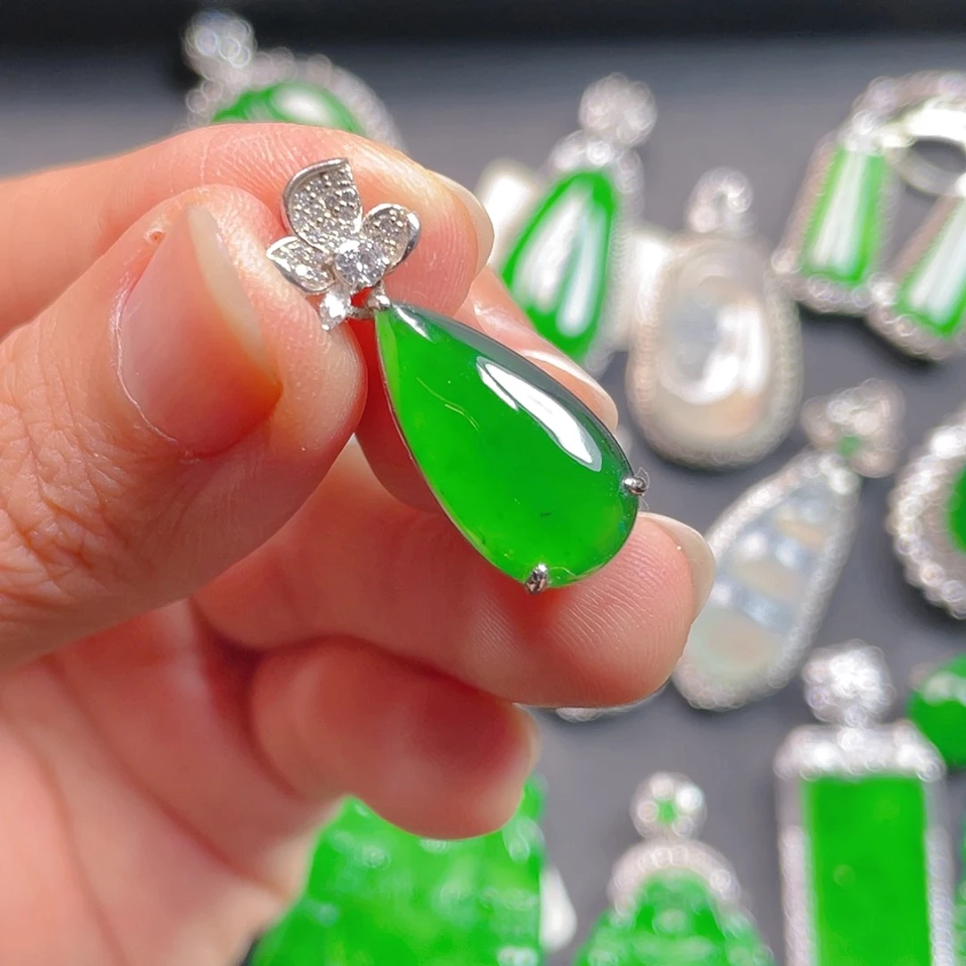 吊坠(不含链)未镶嵌翡翠