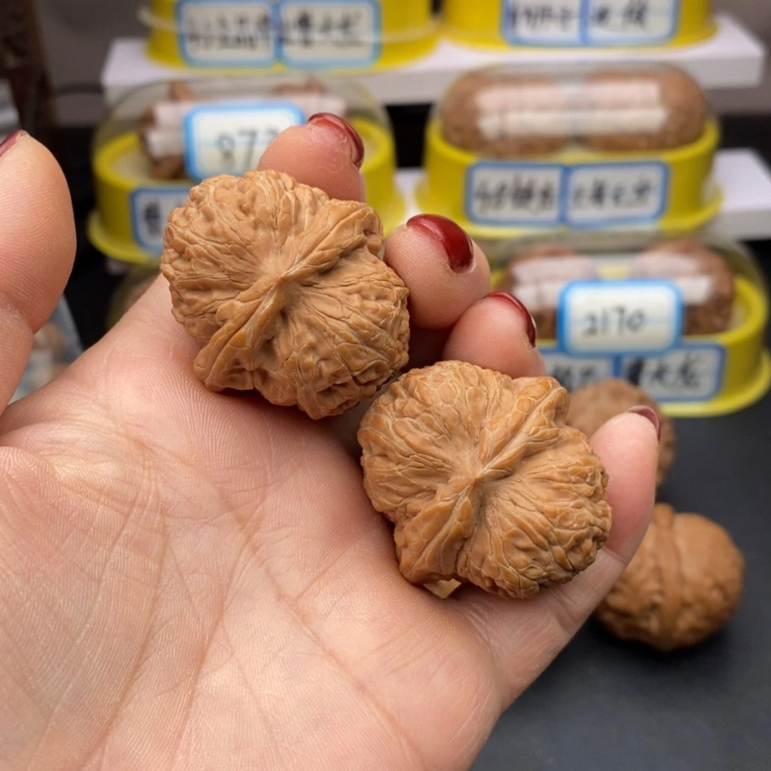 ，***荒文玩核桃把件元宝