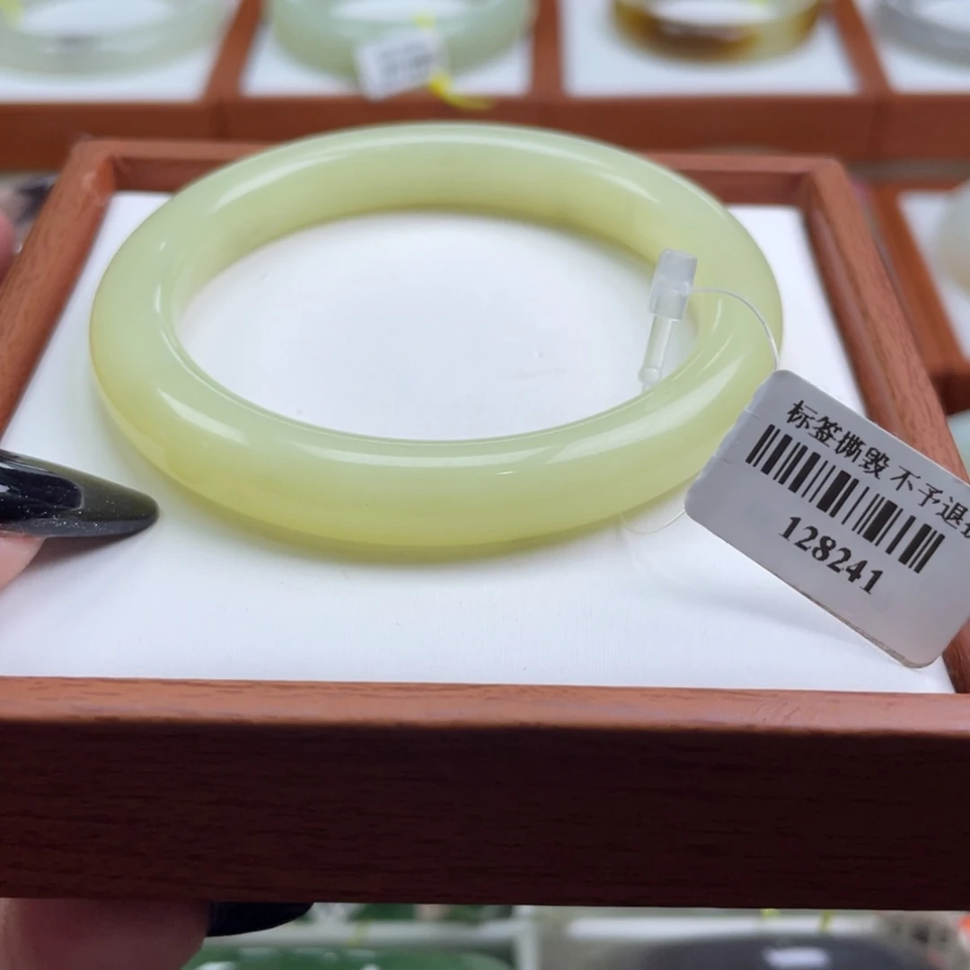 【闪购商品】未镶嵌手镯和田玉56.4