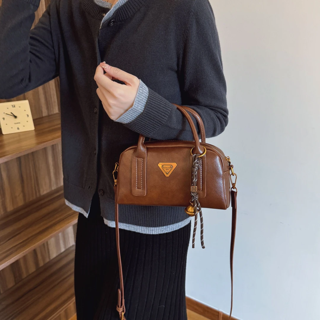 小众手提保龄球包女2025新款百搭复古小方包百搭休闲斜挎包女士