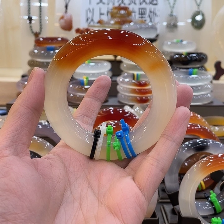 甜***圈玛瑙/玉髓未镶嵌手镯