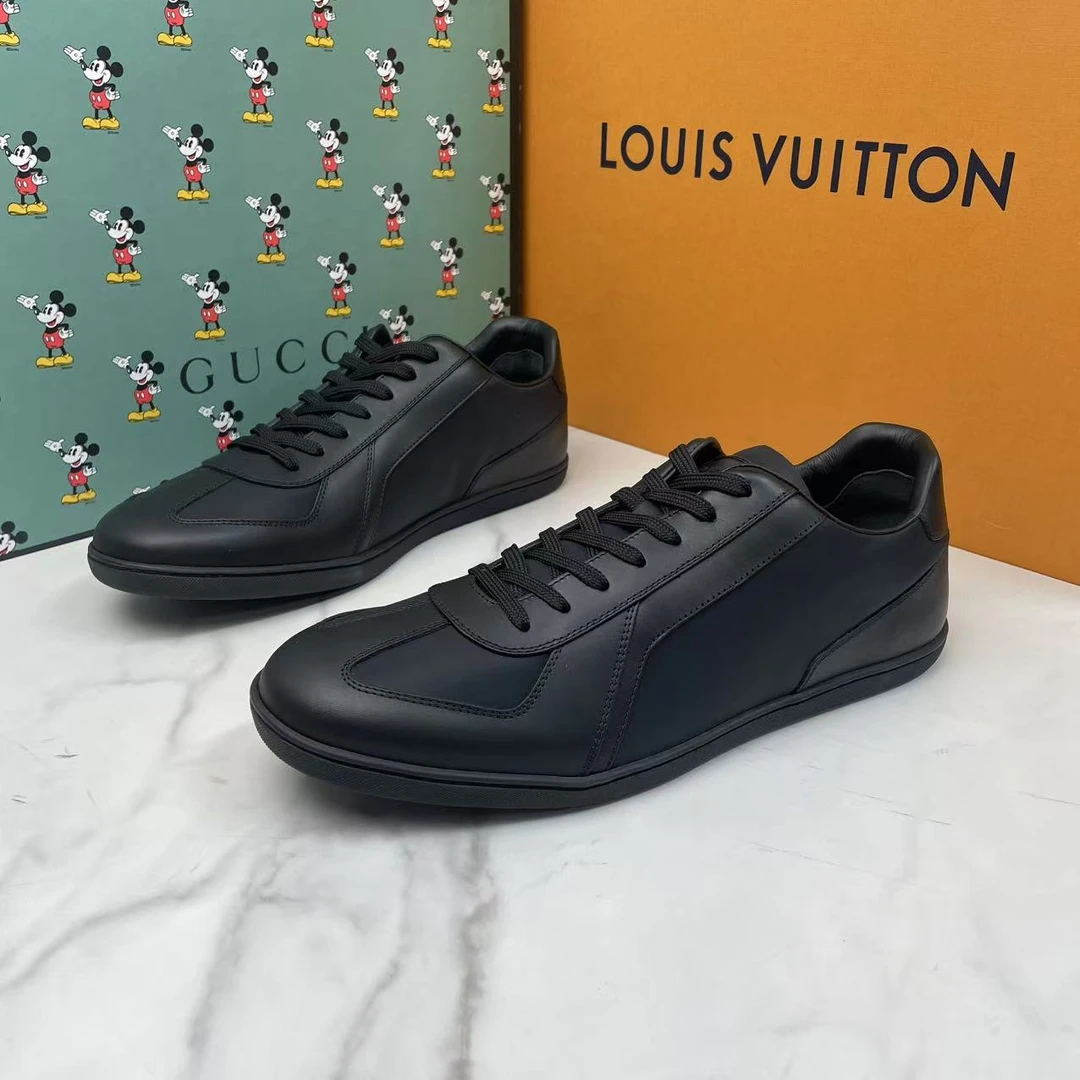 全新未使用 LouisVuitton/路易威登 黑色德训皮面舒适板鞋/42码