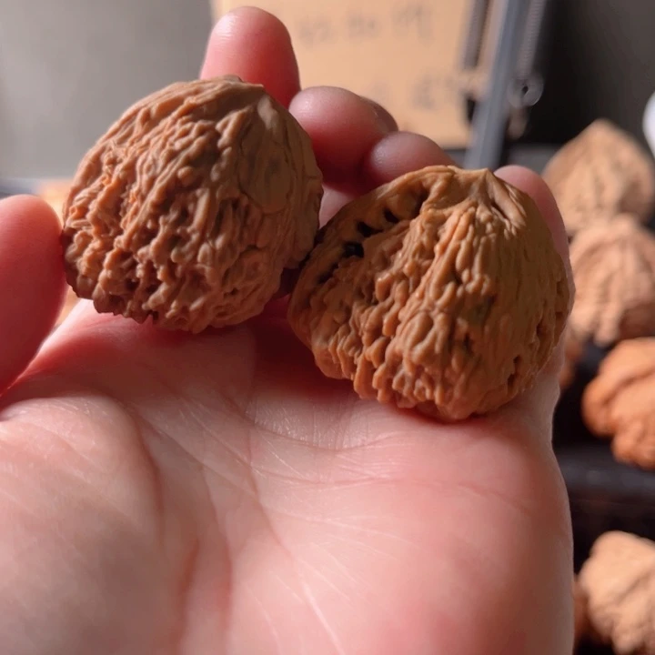 小***子文玩核桃吊坠文玩