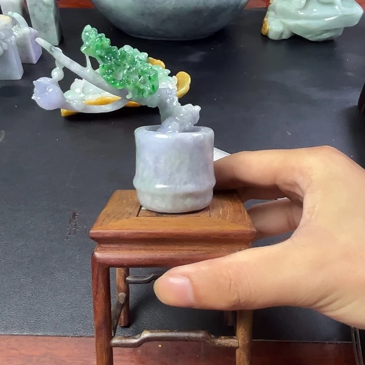 在***生翡翠摆件未镶嵌翡翠