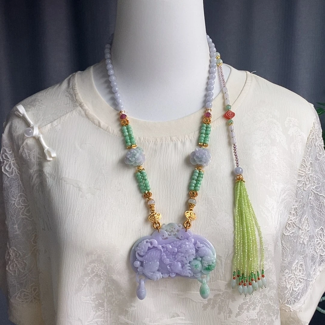 翡翠未镶嵌吊坠(赠链)