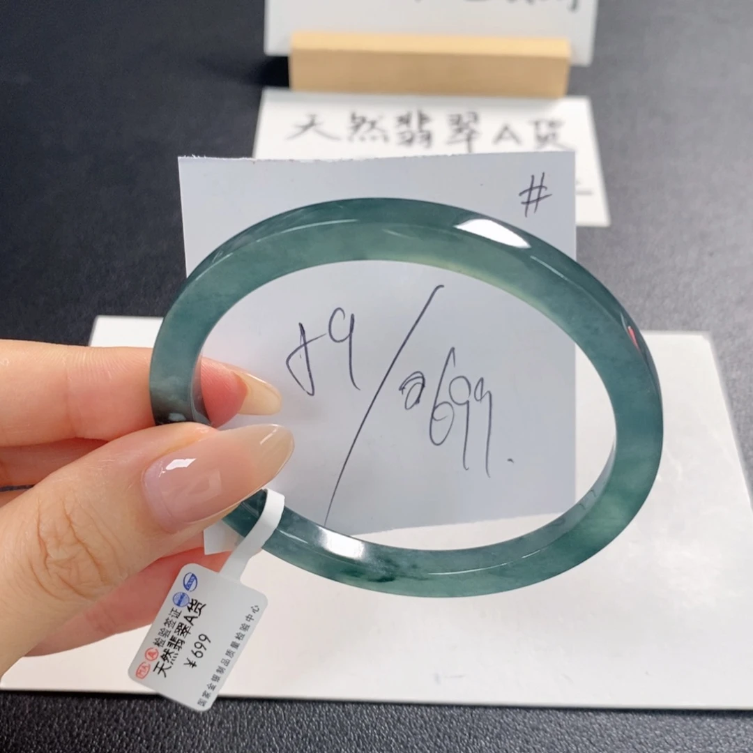 翡翠手镯未镶嵌天然翡翠