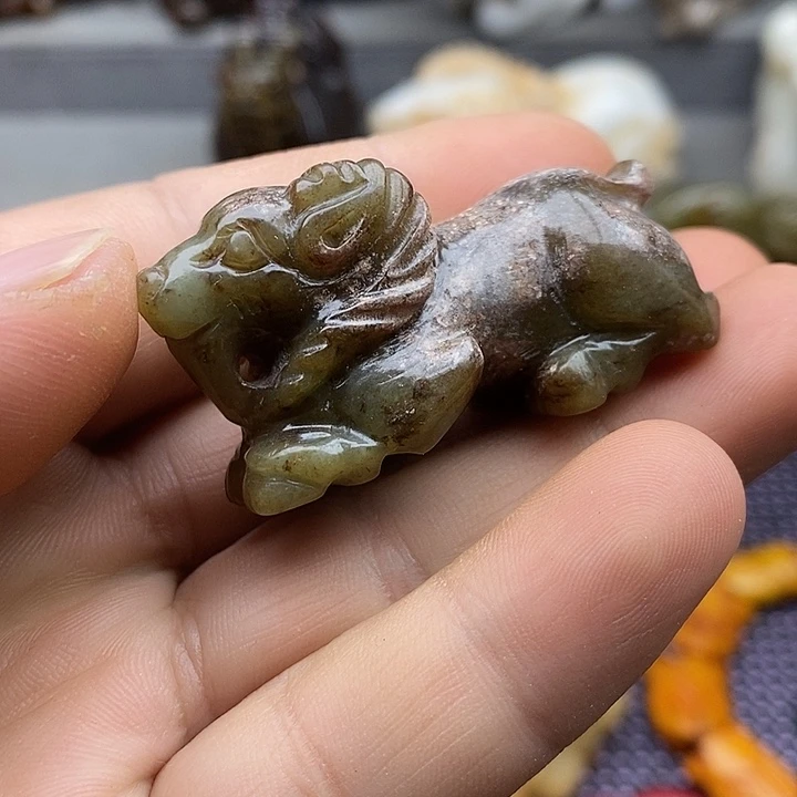 未镶嵌蛇纹石玉颈饰