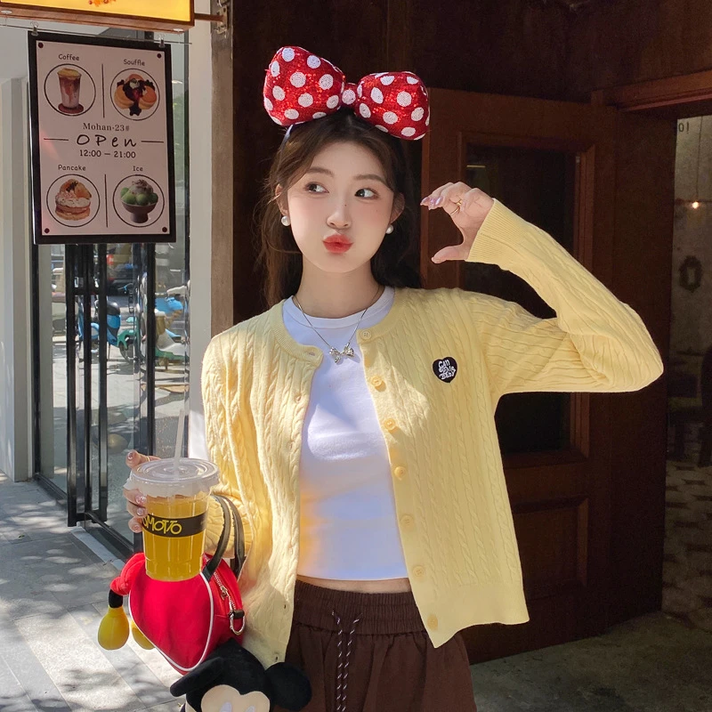 韩系刺绣爱心针织衫女秋冬新款慵懒风百搭休闲麻花纹毛衣开衫上衣