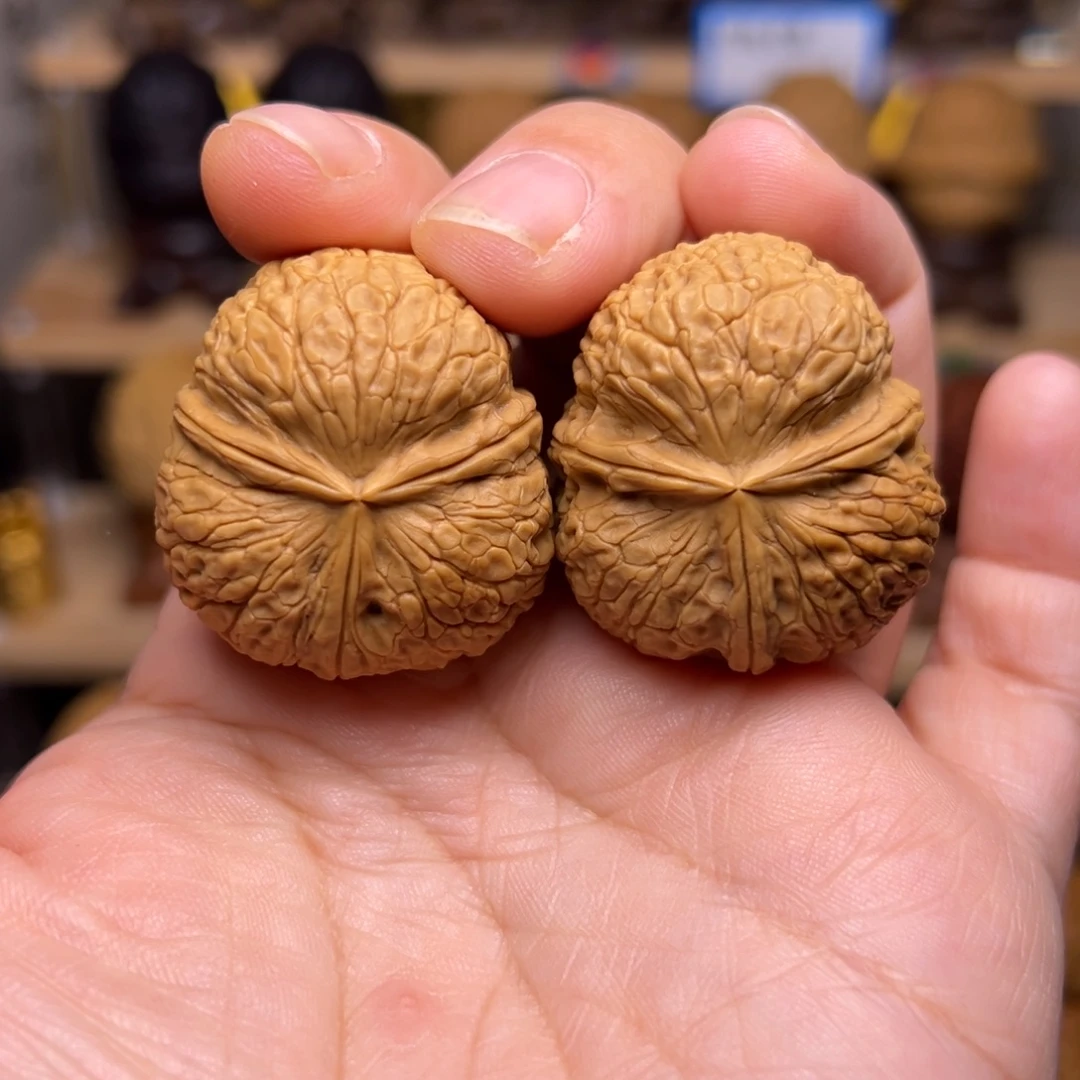 把件文玩核桃28w元宝三棱34尺