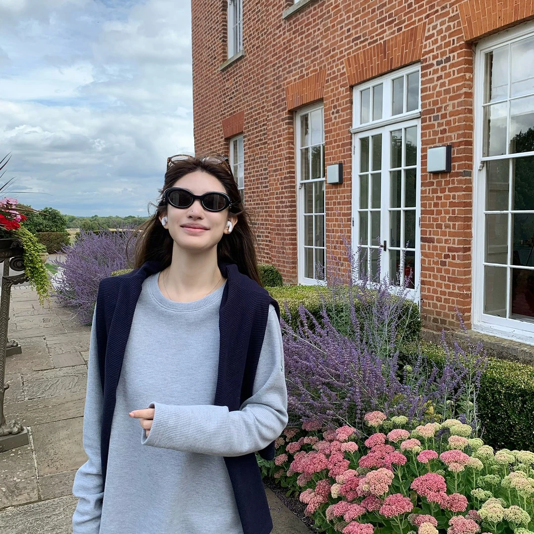 2026年春秋季新款宽松刺绣设计感百搭长袖t恤女休闲高级感上衣潮