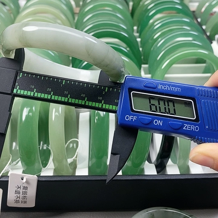 东陵石手镯未镶嵌