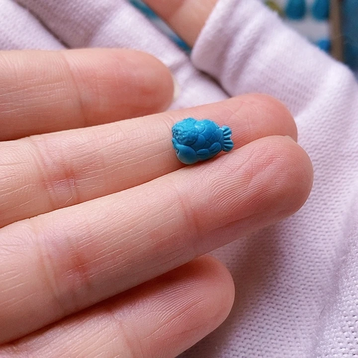 绿松石未镶嵌颈饰