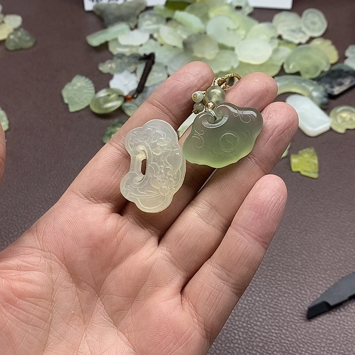 蛇纹石玉未镶嵌颈饰