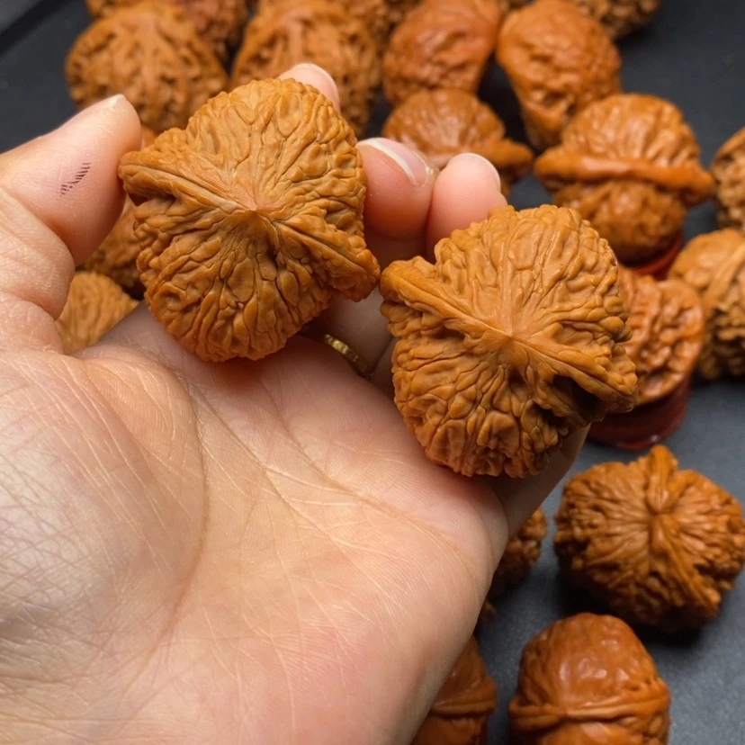 【闪购商品】文玩核桃把件43绣球
