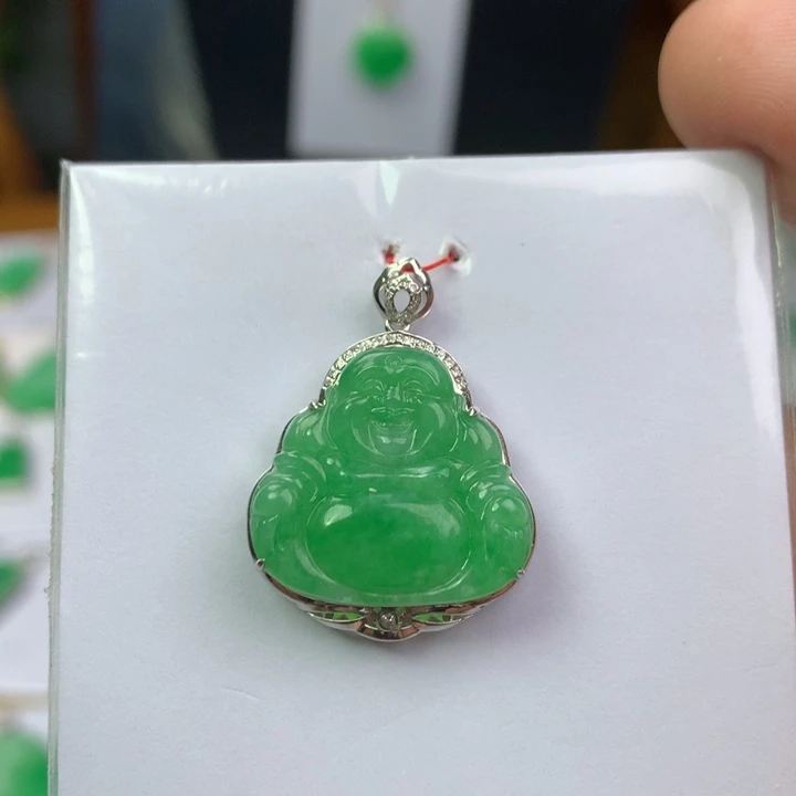 颈饰18K金镶嵌翡翠